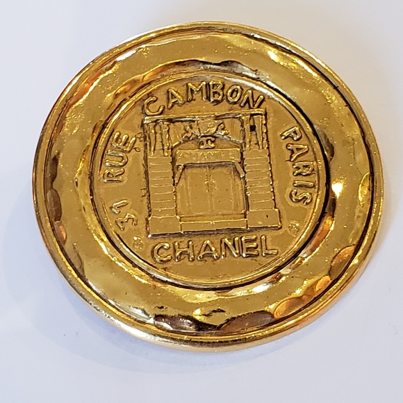 Chanel 24k Gold Plated Vintage Parisian Brooch - Picture 1 of 6